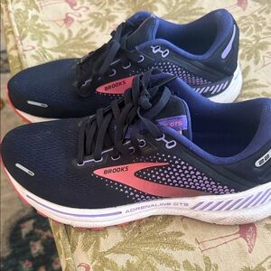 Brooks Women's Sneakers - Navy and Pink